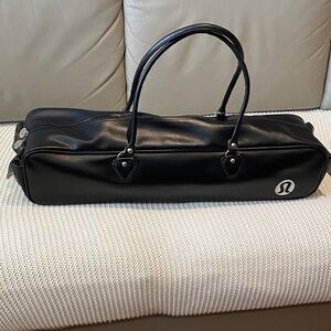 black lulelemon yoga mat bag